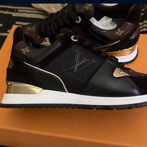 Louis Vuitton sneakers  asking for $650 size 10  matching purse withwallet $1160